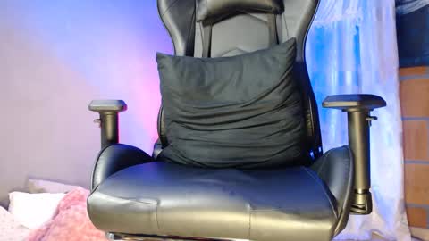 Snapshot of woondeer17 chatting on December 5, 2024, 1:36 am Woondeer online show from December 5, 2024, 1:36 am