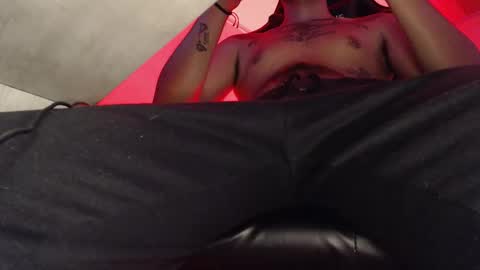 Snapshot of woondeer17 chatting on November 10, 2025, 7:02 pm Woondeer online show from November 10, 2025, 7:02 pm