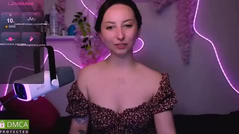 Snapshot of wow_sue chatting on June 8, 2026, 1:28 am Sue online show from June 8, 2026, 1:28 am