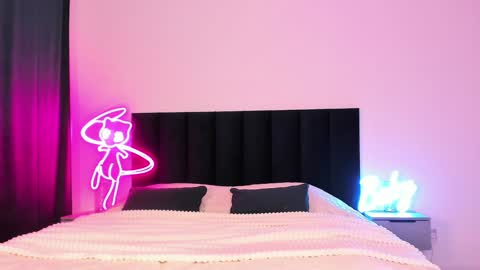 Emi online show from December 19, 2024, 2:12 am