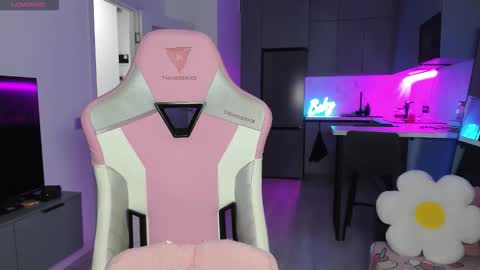 Emi online show from October 15, 2025, 4:07 pm