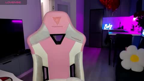 Emi online show from February 21, 2026, 4:13 am