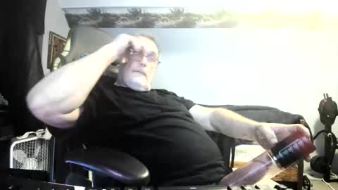 wowsers2022 online show from November 20, 2025, 2:12 am