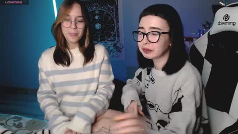 Julia and Amelia online show from December 1, 2024, 9:04 pm