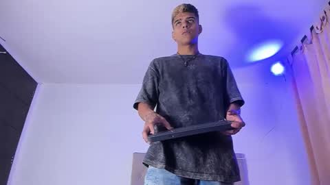 wyatt online show from September 20, 2025, 11:11 am