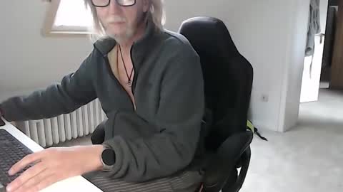 WyattEarp64 online show from October 15, 2025, 9:09 am