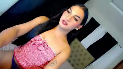 x_aurorascent online show from November 17, 2025, 1:50 pm