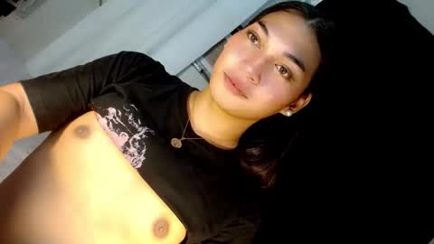 x_aurorascent online show from December 4, 2025, 5:50 am