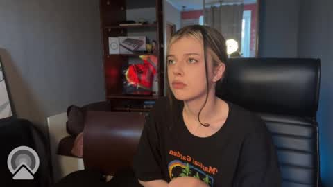 Philipp and Este online show from April 29, 2026, 3:43 am