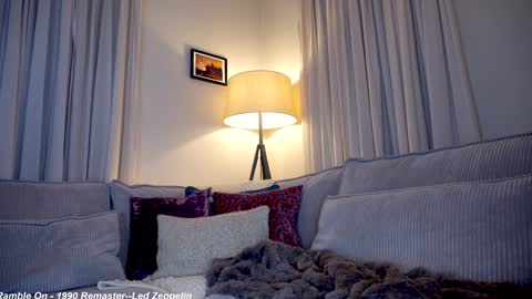 Lily online show from December 3, 2024, 12:35 am