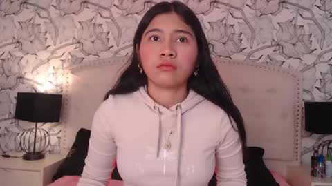 aurora  online show from November 3, 2025, 3:30 am