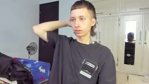 Xam online show from December 17, 2025, 2:23 pm