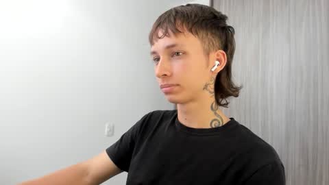 Xam online show from March 4, 2026, 9:32 pm