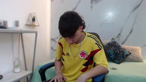 xandergrey8 online show from April 21, 2026, 7:17 pm