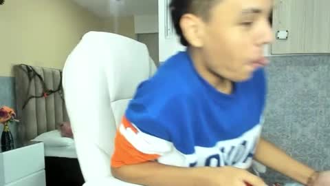 xavier fox   online show from October 23, 2025, 5:40 am