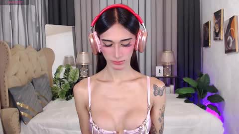 I LOVEE TO TRAVEL AROUND THE WORLD online show from February 26, 2025, 8:59 am