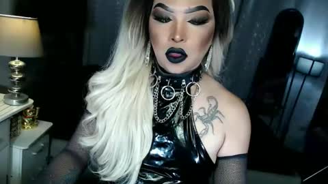 Zhavia online show from October 7, 2025, 5:54 pm