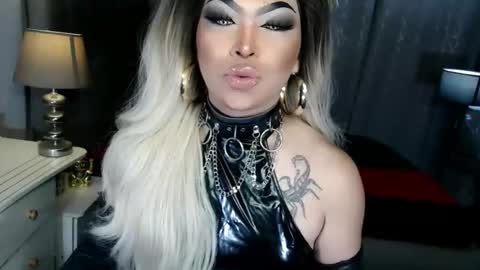 Zhavia online show from November 29, 2025, 6:55 pm