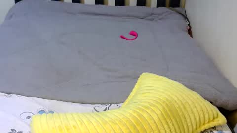 xeenah online show from April 15, 2026, 9:15 pm