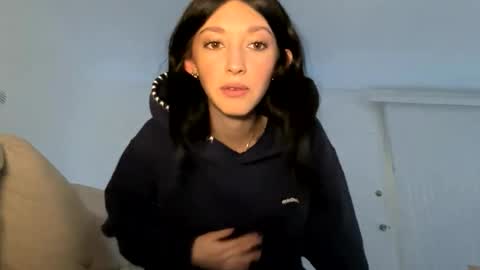 xenadreamx online show from April 21, 2026, 3:35 am