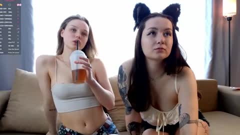 Luna and Lina online show from April 13, 2026, 4:07 am