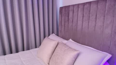 XIMENA LOPEZ online show from April 16, 2026, 9:39 pm