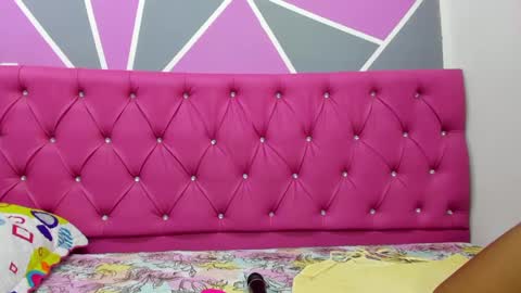 Ximena Ruiz  online show from March 4, 2025, 3:48 pm