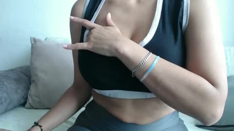 ximena suarez online show from September 25, 2025, 2:43 pm