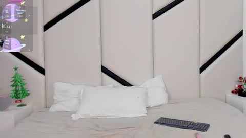 ximenacosta online show from December 15, 2025, 11:47 am