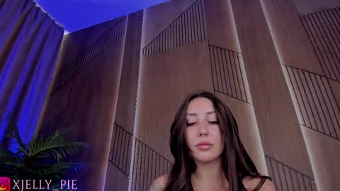 Snapshot of xjelly_piee chatting on November 2, 2025, 12:18 pm Charisma online show from November 2, 2025, 12:18 pm