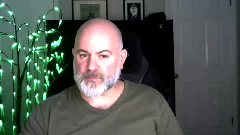 MrSlowBurn77 online show from December 17, 2025, 1:44 am