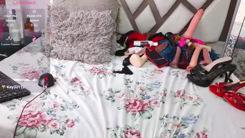 xladyluna online show from February 2, 2026, 3:44 pm