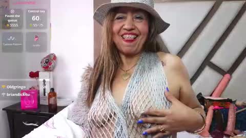 xladyluna online show from February 24, 2026, 3:43 pm