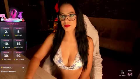 Lara online show from September 22, 2025, 9:06 pm