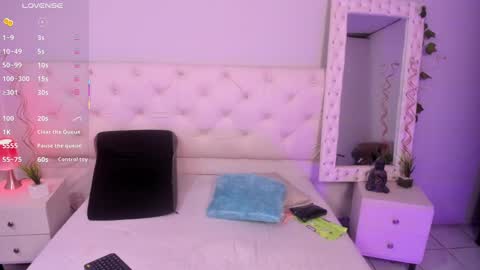 Ximena online show from September 23, 2025, 3:42 am