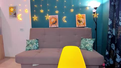 Chloe online show from January 18, 2025, 8:20 am