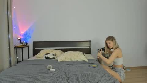 Chloe online show from November 30, 2025, 8:29 am