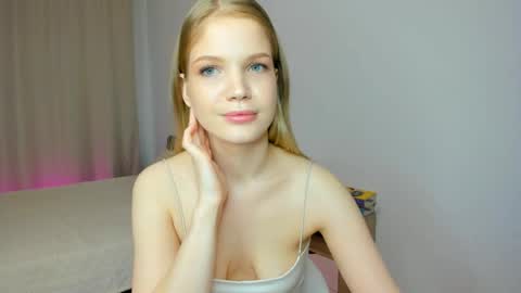 Chloe online show from April 21, 2026, 9:59 am