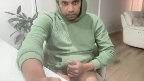 Snapshot of xman4141 chatting on August 6, 2026, 11:45 am xman online show from August 6, 2026, 11:45 am