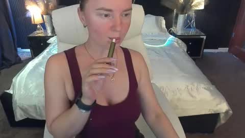 Monica online show from October 25, 2025, 12:13 pm