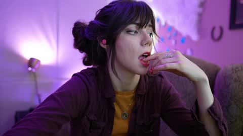 Bella Bondai online show from February 4, 2025, 8:02 am