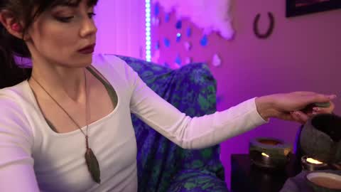 Bella Bondai online show from March 8, 2025, 9:28 am