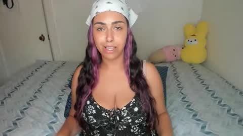 Snapshot of xocurvyrae chatting on May 26, 2026, 6:48 pm Rae online show from May 26, 2026, 6:48 pm
