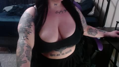 xorileyschembri online show from February 19, 2025, 2:12 am