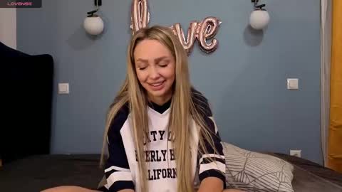 AnnaMaee online show from March 1, 2025, 8:21 pm