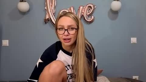 AnnaMaee online show from March 1, 2025, 11:26 pm