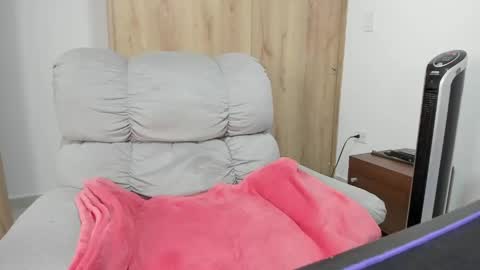 Hellen Sofia instagram hellen5546 online show from April 15, 2026, 7:58 pm