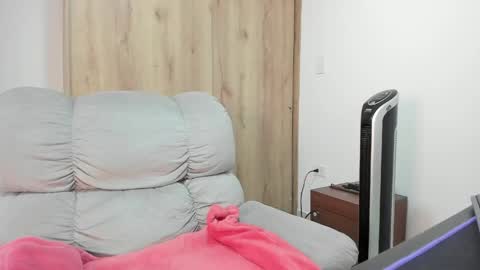 Snapshot of xspecialroomx chatting on April 24, 2026, 1:24 pm Hellen Sofia instagram hellen5546 online show from April 24, 2026, 1:24 pm