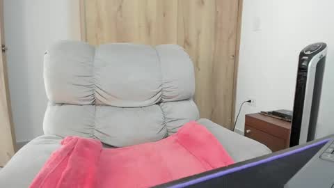 Snapshot of xspecialroomx chatting on May 5, 2026, 7:11 pm Hellen Sofia instagram hellen5546 online show from May 5, 2026, 7:11 pm