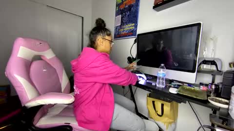 xStarGazingx online show from September 20, 2025, 8:04 am